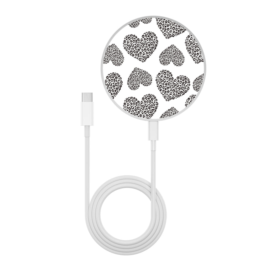 MyBat Design Lab Series Wireless Charging Pad - Silver - Leopard Print Hearts - MCGWIRC22SL-098-3.jpg