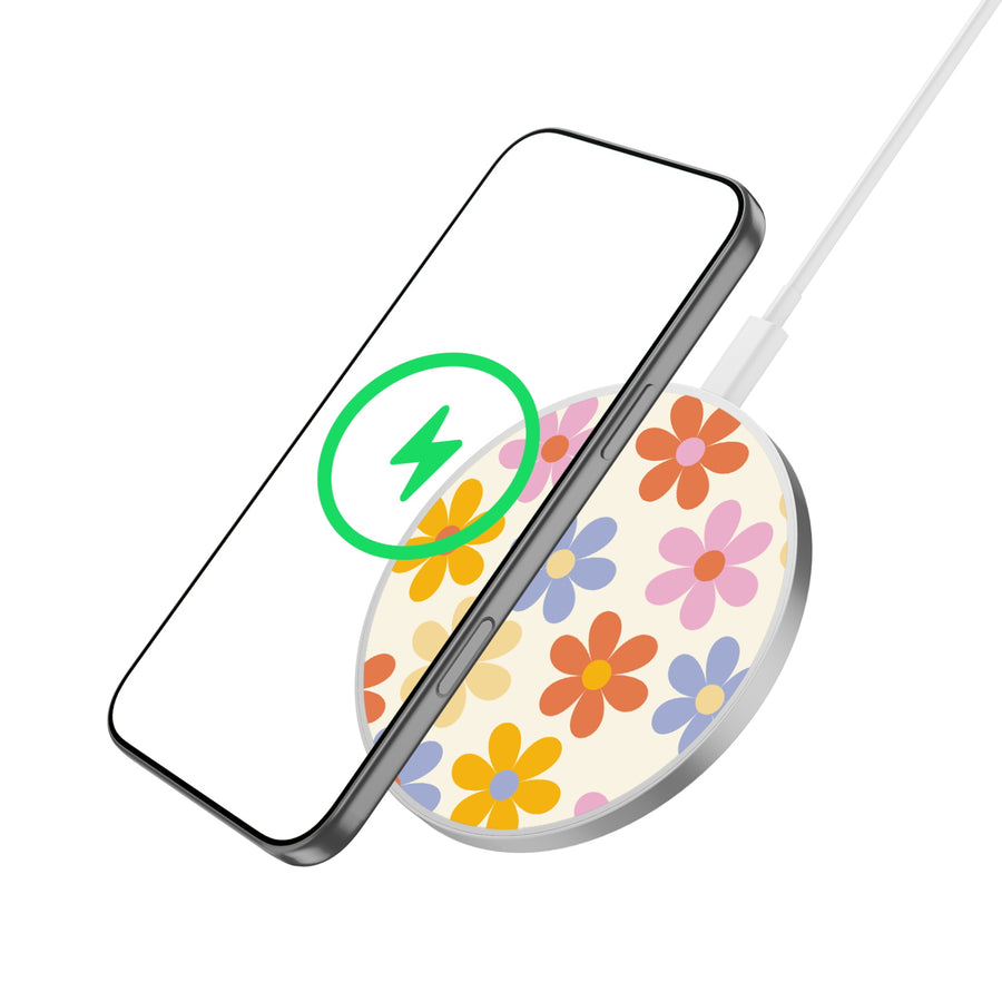 MyBat Design Lab Series Wireless Charging Pad - Silver - Retro Daisies - MCGWIRC22SL-137-2.jpg