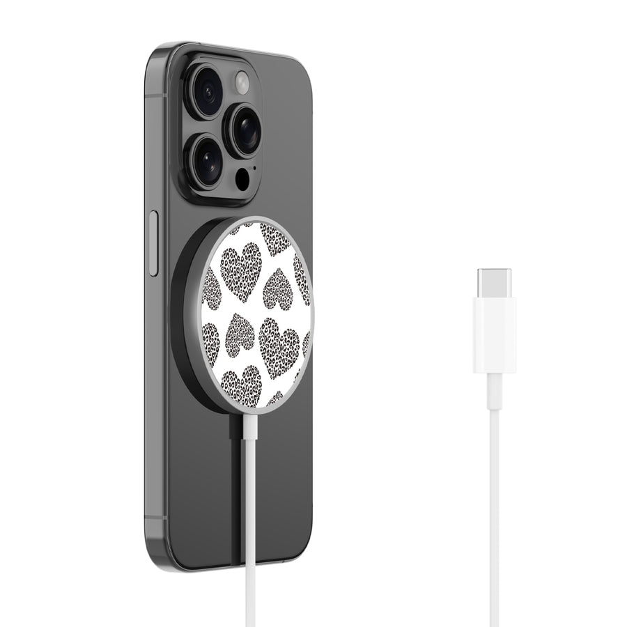 MyBat Design Lab Magnetic Wireless Charger - Silver - Leopard Print Hearts - MCGWIRC18SL-098-2.jpg