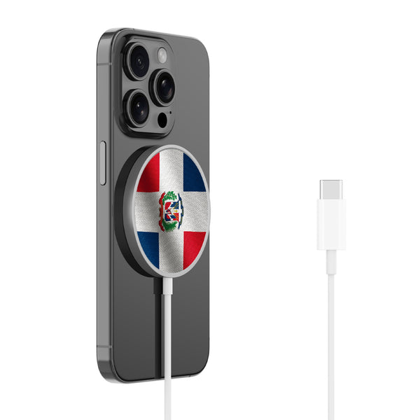 MyBat Design Lab Magnetic Wireless Charger - Silver - Dominican Republic Flag - MCGWIRC18SL-307-2.jpg