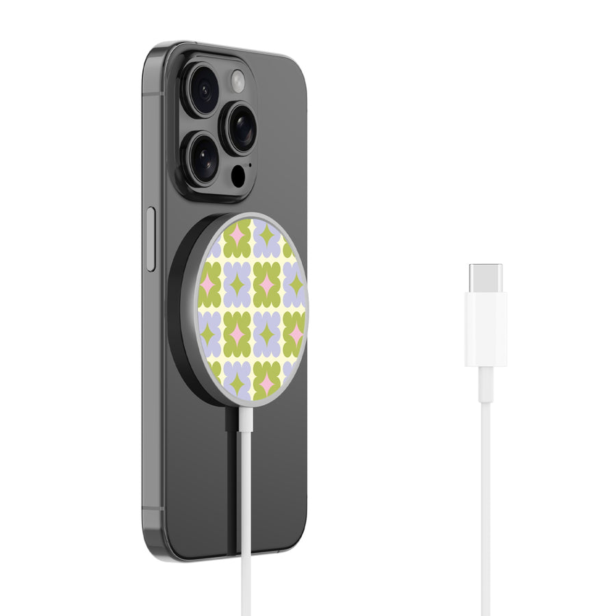 MyBat Design Lab Magnetic Wireless Charger - Silver - Pick of the Patch - MCGWIRC18SL-479-2.jpg