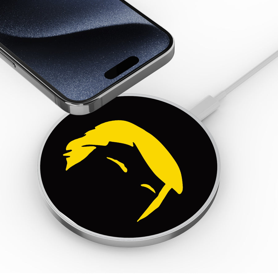MyBat Design Lab Series Wireless Charging Pad - Silver - Trump Golden Silhouette - MCGWIRC22SL-251-4.jpg