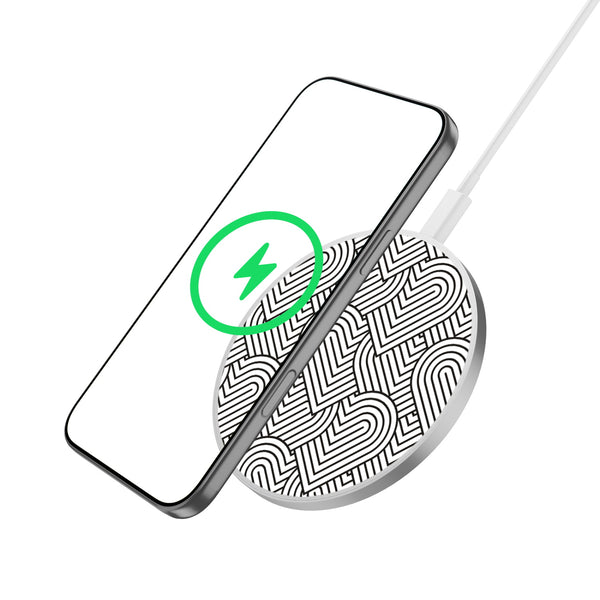 MyBat Design Lab Series Wireless Charging Pad - Silver - Hearts Aligned - MCGWIRC22SL-331-2.jpg
